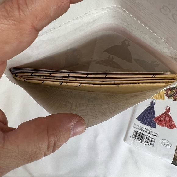 Simplicity Sewing patterns 3823 size 14-22 halter dress - Picture 2 of 6